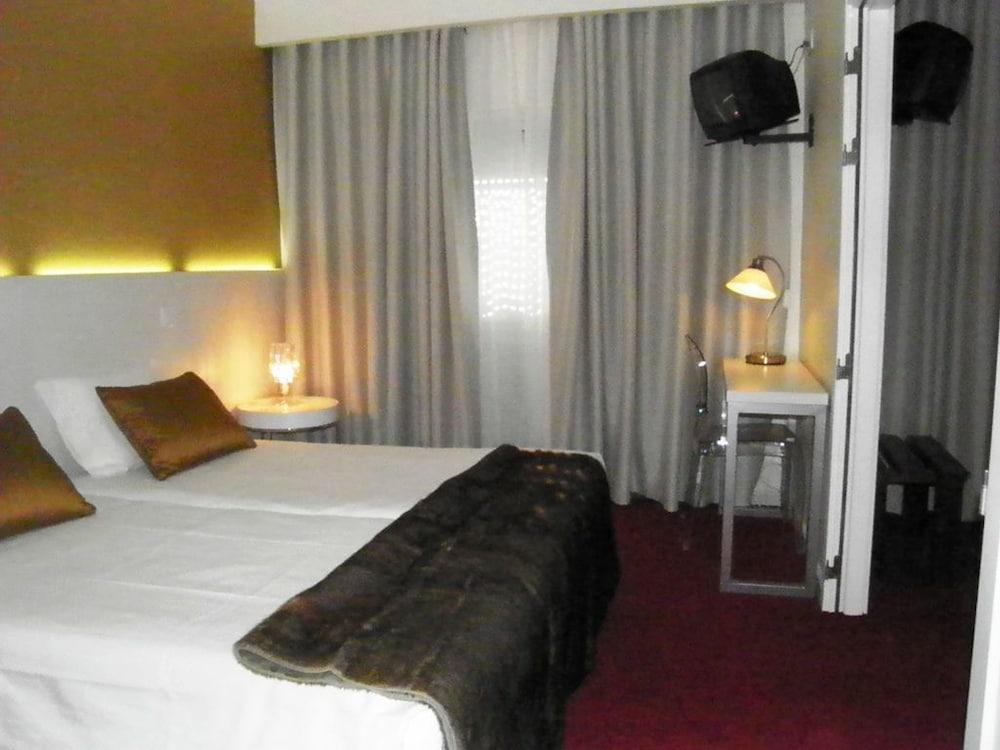 Hotel Lagoa Dos Pastorinhos Фатима Экстерьер фото